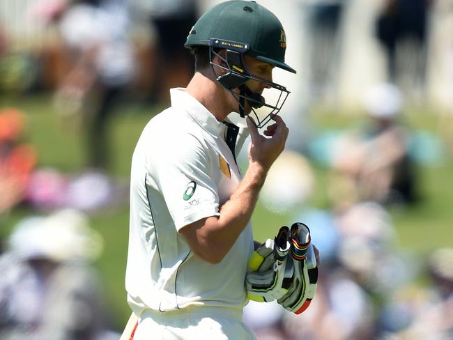 Australian batsman Mitchell Marsh leaves the field after being dsmissed by South African bowler Vernon Philander for nought on day 2 of the first Test match between Australia and South Africa at the Western Australia Cricket Ground (WACA) in Perth, Friday, Nov. 4, 2016. (AAP Image/Dave Hunt) NO ARCHIVING, EDITORIAL USE ONLY, IMAGES TO BE USED FOR NEWS REPORTING PURPOSES ONLY, NO COMMERCIAL USE WHATSOEVER, NO USE IN BOOKS WITHOUT PRIOR WRITTEN CONSENT FROM AAP