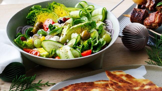 14 Greek salads that reach god tier status