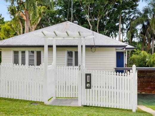 4PM – 27 Margate St, Mount Gravatt East – 3 Bed / 1 Bath / 2 Car on 647sq mAgents: Jess Roser and Andy Chen, Place Woolloongabba; Auctioneer: Peter Burgin