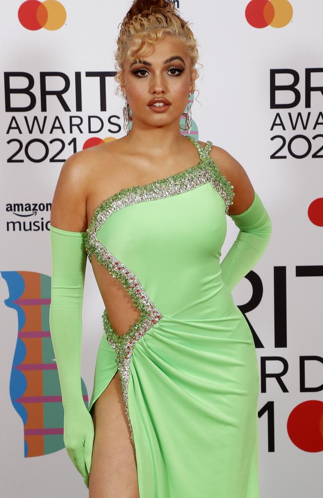 Me when I’m getting ready to do the washing up. Mine are rubber though. Picture: JMEnternational for BRIT Awards/Getty Images