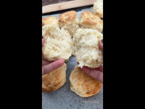 3-ingredient Prosecco scones