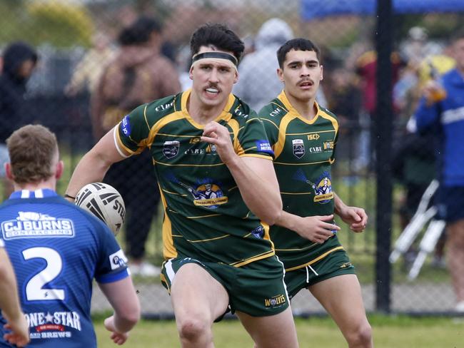 Jake Hedges goes forward for Windsor. Photographer: Warren Gannon Photography