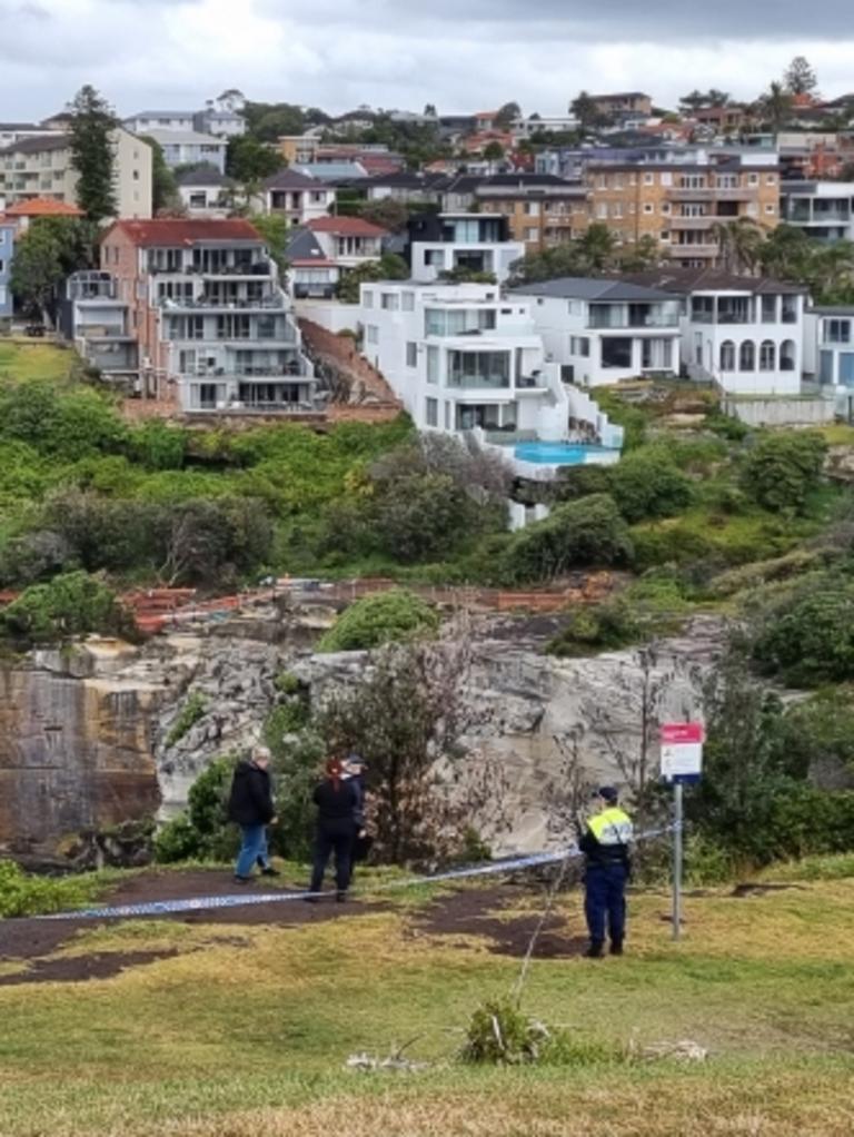 Police search area at The Gap in Vaucluse. Pictures: NCA NewsWire / Jeremy Piper