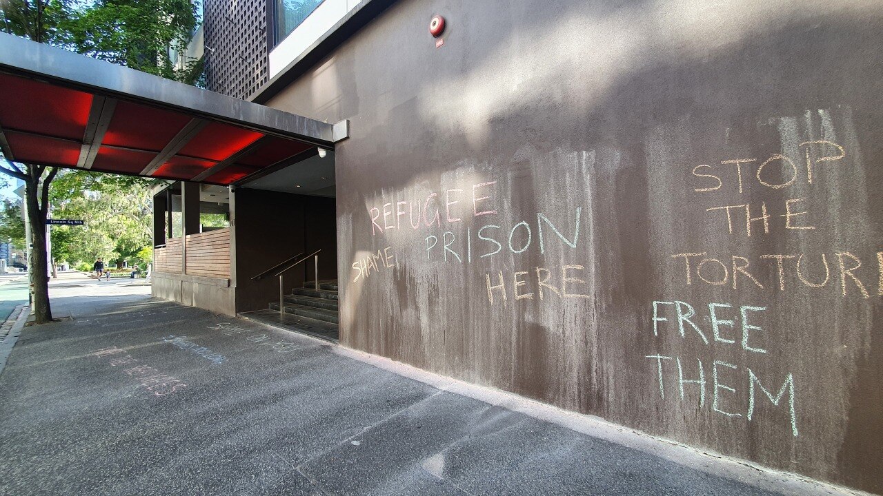 Federal Government Free Last Eight Refugees In Detention At Melbourne S Park Hotel Sky News
