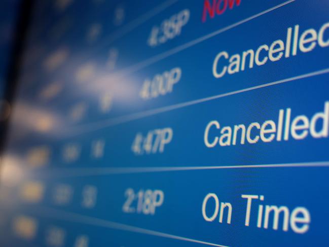 ARLINGTON, VIRGINIA - DECEMBER 27: A flight information display system shows departure times at the Ronald Reagan Washington National Airport on December 27, 2021 in Arlington, Virginia. According to media reports, at least 2,600 more flights were canceled Monday amid the surge in coronavirus cases, which have affected the staff within airlines.   Anna Moneymaker/Getty Images/AFP == FOR NEWSPAPERS, INTERNET, TELCOS & TELEVISION USE ONLY ==