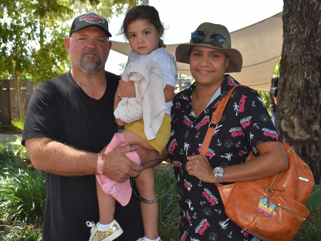 Bill, Wynter and Romana Dyer at the Quay Street Show ‘n’ Shine at Rockynats 2022.