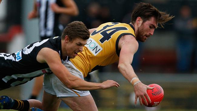 MELBOURNE, AUSTRALIA - JUNE 26: Liam McBean of the Tigers and Adam Oxley of the Magpies compete for the ball during the round 12 VFL match between the Collingwood Magpies and the Richmond Tigers at Victoria Park on June 26, 2016 in Melbourne, Australia. (Photo by Daniel Pockett/Getty Images)