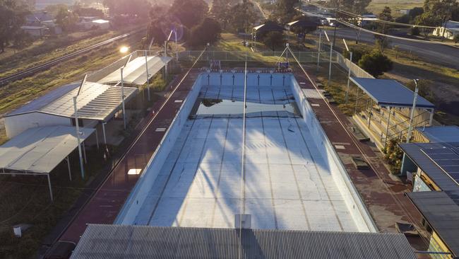 The 50 metre Tara pool is now drained, set to be redeveloped into a 25 metre pool against the wishes of many in the community. Picture: Mark Cranitch.