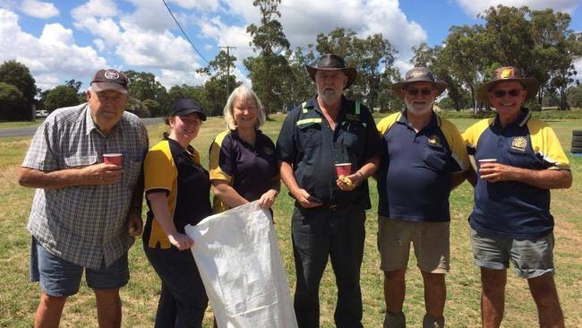 SOCIAL MEDIA IMAGE DISCUSS USE WITH YOUR EDITOR - Graham Buchner with members of the Rotary Club of Warwick Sunrise, Mindi Devine, Sally Lancaster, Pat Devine, John Head and Bruce Fanning.