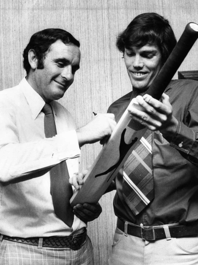 Norwood SANFL coach turned Crows chairman Bob Hammond (left) with Norwood High old scholar and Australian cricketer Jeff Hammond in 1976. 