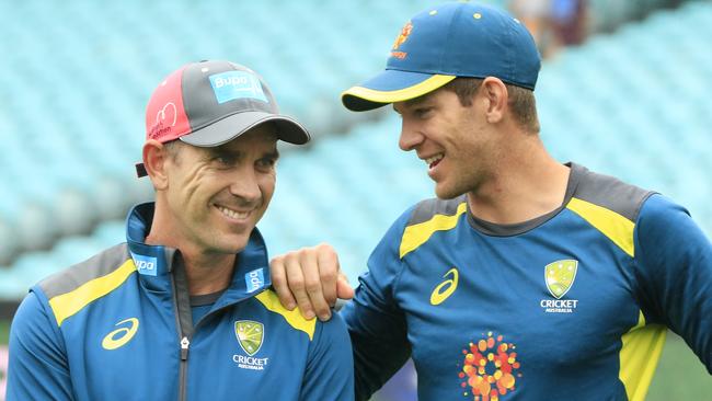 SYDNEY, AUSTRALIA - JANUARY 07: Australian Coach Justin Langer talks to Australian Captain Tim Paine after India's 2-1 series win on day five of the Fourth Test match in the series between Australia and India at Sydney Cricket Ground on January 07, 2019 in Sydney.(Photo by Mark Evans/Getty Images)