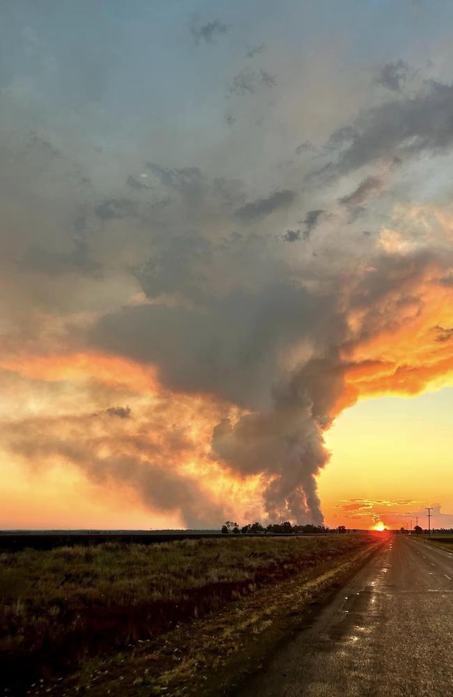 A large fire that started from a lightning strike in the Dunmore Forest broke its containment lines and pushed north on Saturday night, threatening homes. .