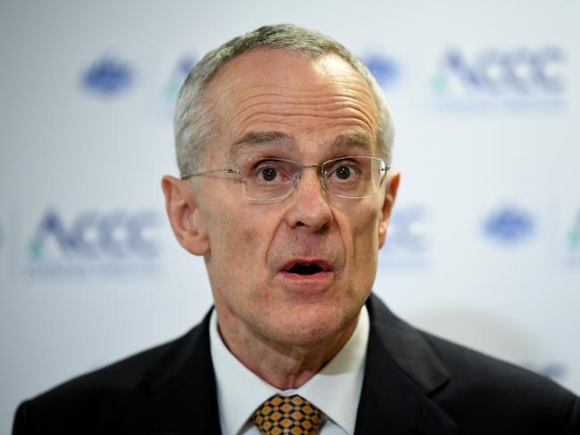 Australian Competition and Consumer Commission (ACCC) Chairman Rod Sims speaks to the media in Sydney, Tuesday, December 17, 2019. (AAP Image/Joel Carrett) NO ARCHIVING