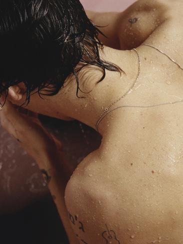 Guess who’s back? Harry didn’t want his face on the album cover. He’s an artist now.