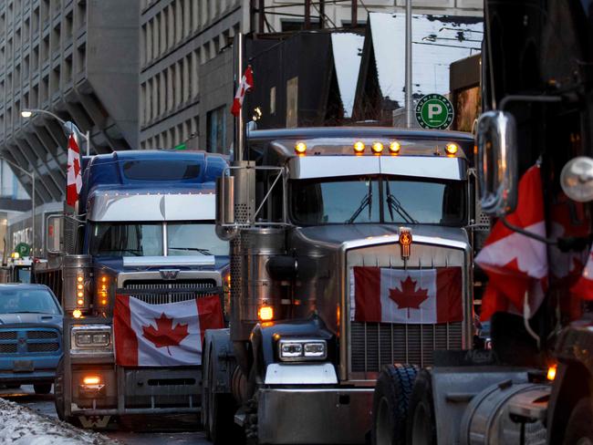 Ottawa police shift to aggressive gear over protests