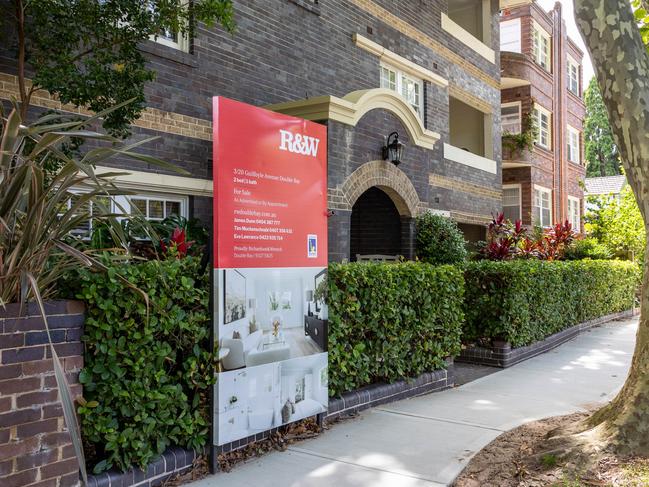 SYDNEY, AUSTRALIA, NewsWire Photos January 13, 2023: Generic property houses for sale. Latest national data for borrower-accepted finance commitments for housing, personal and business loans has been released.  Picture NCA NewsWire / Seb Haggett