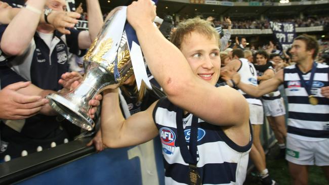 Gary Ablett with the 2007 premiership cup.