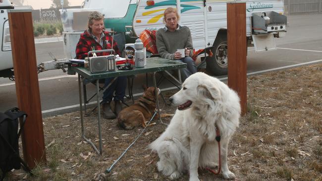 Sharon Wiersema and Jo Johnson (Both from Mossiface) have evacuated to Swan Reach to get away from the fires. Picture: David Crosling