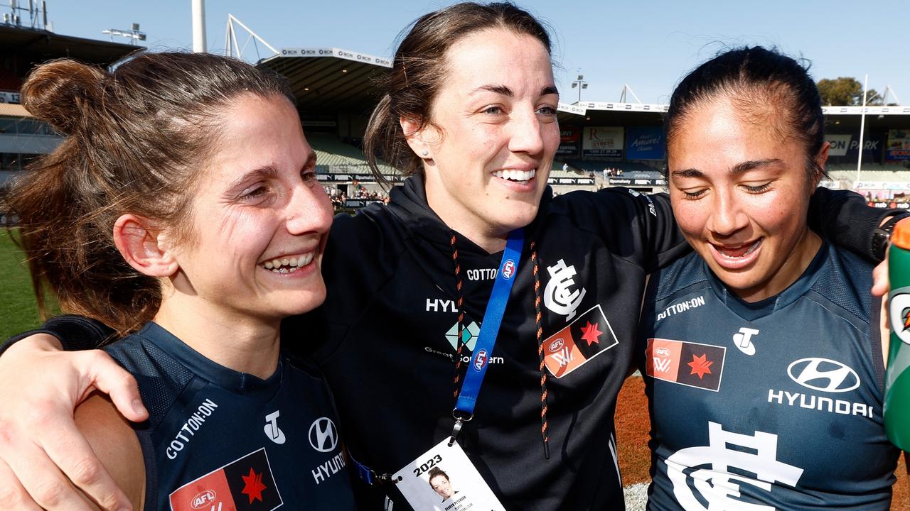 ‘True pioneer’: AFLW star calls time