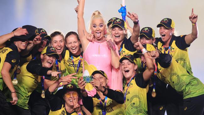 Katy Perry with the Australian women’s cricket team. Picture: Michael Klein