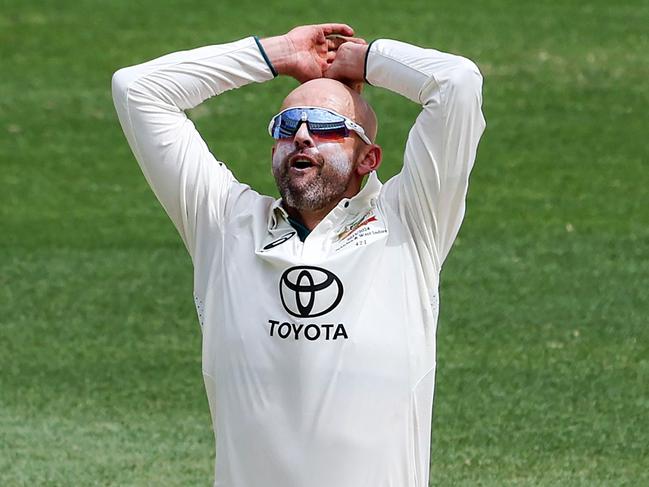 Nathan Lyon comes close to removing Shaheen Shah Afridi for his 500th wicket.