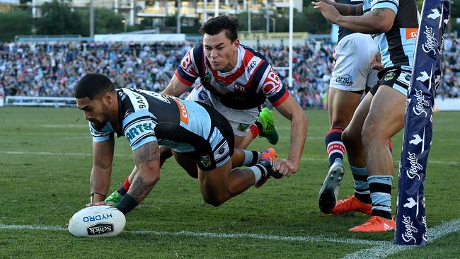 Ricky Leutele scores for the Sharks.