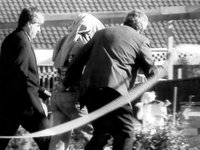 Police arrest Ivan Milat, accused of seven backpacker murders, in dawn raid on his Eagle Vale home. Pic Courtesy Channel Nine (9) 22/05/94