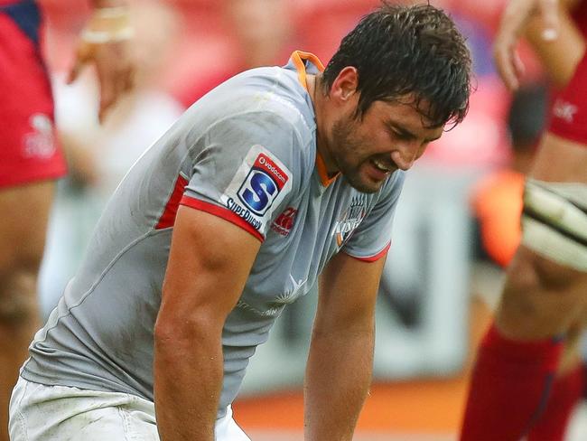 Southern Kings' Lionel Cronje (C) reacts after suffering an injury during the Super Rugby match between the Queensland Reds and the Southern Kings in Brisbane on April 15, 2017.   / AFP PHOTO / Patrick HAMILTON / -- IMAGE RESTRICTED TO EDITORIAL USE - STRICTLY NO COMMERCIAL USE --