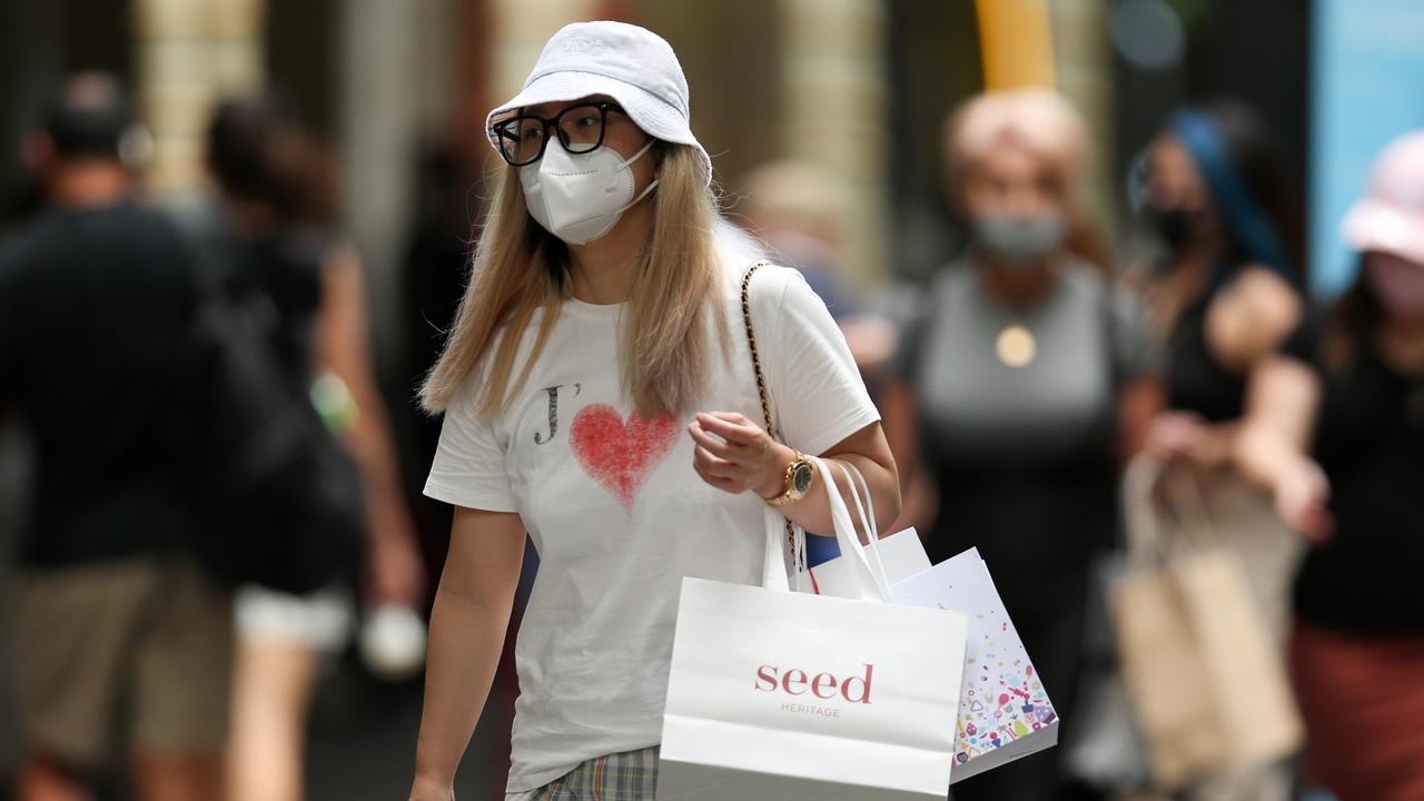 Some health professionals are calling for the return of mask mandates. Picture: Jason McCawley/Getty Images