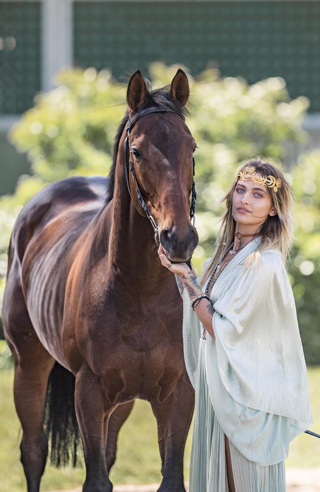 Paris Jackson meets Melbourne Cup favourite Marmelo ahead of the 2017 Melbourne Cup. Picture: Jason Edwards