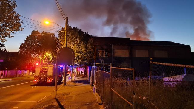 Firefighters from across Sydney’s inner and northern suburbs are in attendance at a building fire on Falcon Street in Crows Nest. The first of many calls was received at 5:45 this morning. Crews arrived to find a fire through the roof of a three level furniture manufacturing building. Fire and Rescue NSW has assigned 12 fire appliances and over 30 firefighters to this incident. Image Credit: [https://twitter.com/stainedj] (https://twitter.com/stainedj?s=21)