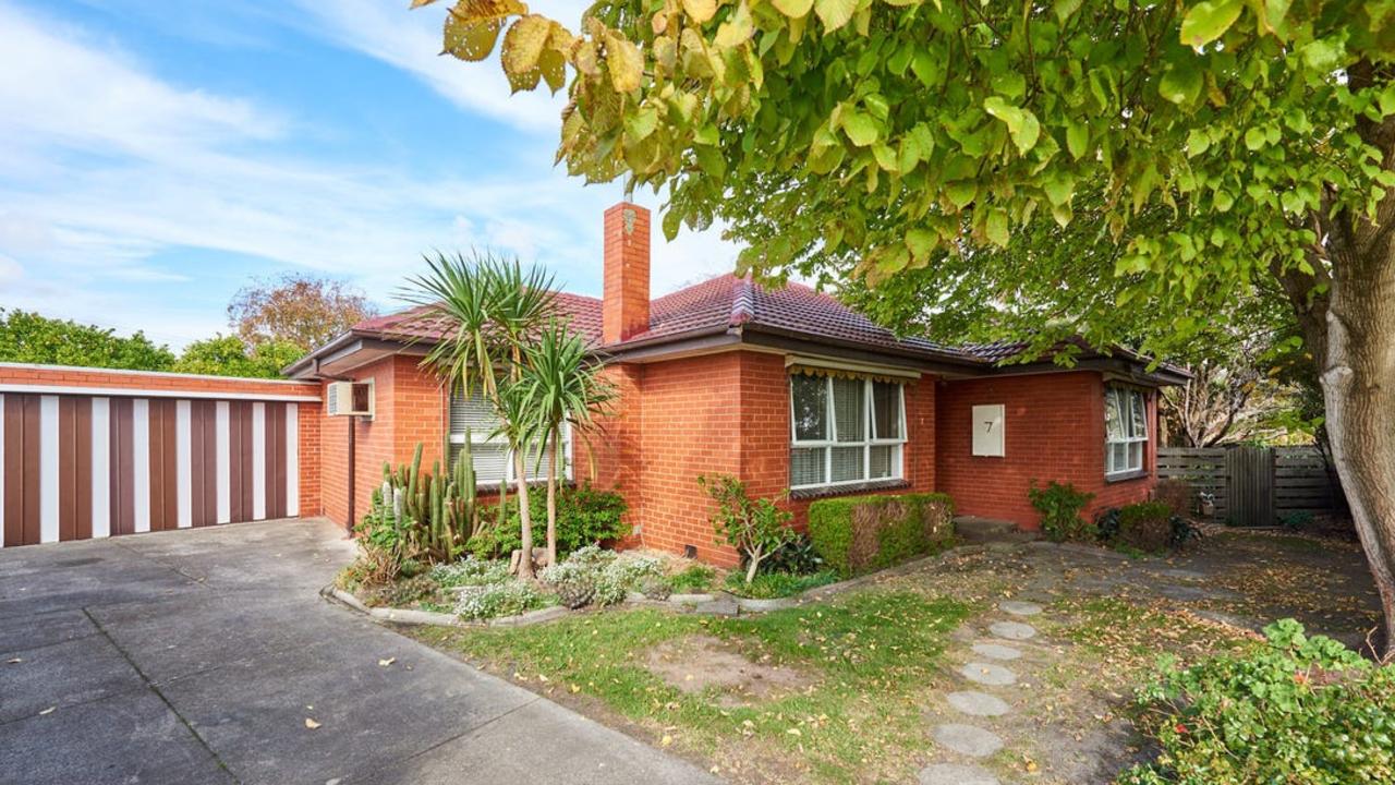 <a href="https://www.realestate.com.au/property-house-vic-noble+park-136215274" title="www.realestate.com.au">No. 7 Vernon Court, Noble Park,</a> is also listed to be auctioned this Saturday.