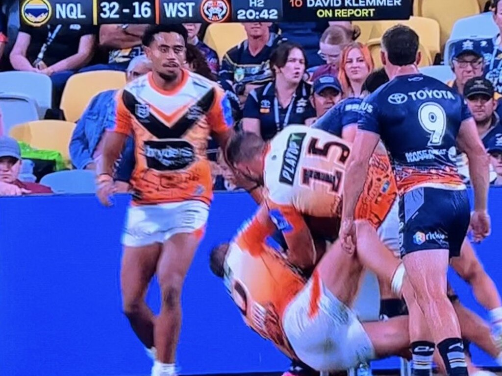 The David Klemmer hip drop tackle. Picture: Fox League