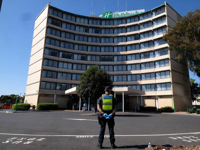 Quarantining hotel guest at the Holiday Inn near the  Airport are moved to a new location in Melbourne, Wednesday, February 10, 2021. More Victorians have been forced into isolation and another review of the stateÃ¢â¬â¢s hotel quarantine system is underway after two new cases of COVID-19 were linked to a Holiday Inn at Melbourne Airport. (AAP Image/Luis Ascui) NO ARCHIVING