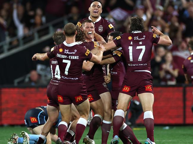 *** BESTPIX *** ADELAIDE, AUSTRALIA - MAY 31:  Lindsay Collins of the Maroons celebrates with team mates after Cameron Munster of the Maroons scored a tryduring game one of the 2023 State of Origin series between the Queensland Maroons and New South Wales Blues at Adelaide Oval on May 31, 2023 in Adelaide, Australia. (Photo by Cameron Spencer/Getty Images)