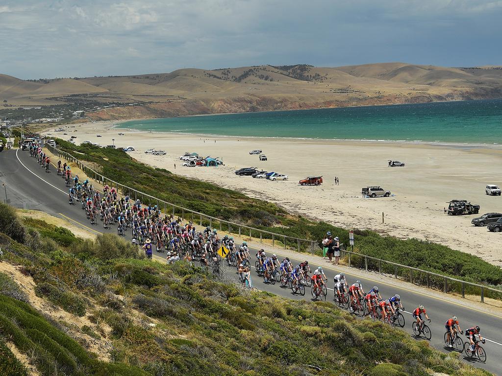 The peloton going past Aldinga Beach during Stage Five. Daniel Kalisz/Getty Images