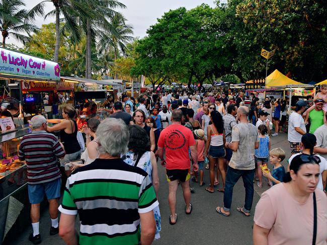 Crowds hoarded through the last Mindil Markets for 2017. Picture: Michael Franchi