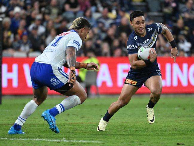 The Bulldogs chased Valentine Holmes but missed out. NRL Photos