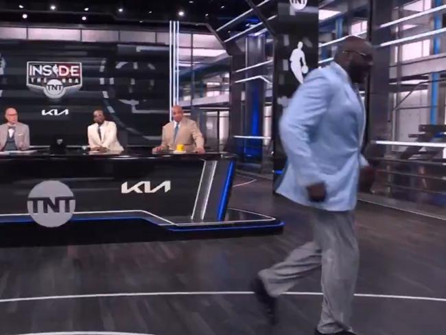 While analysing a compelling Nuggets-Clippers Game 2 matchup on TNT’s “Inside the NBA” alongside the rest of the crew, O’Neal made a hurried, flustered exit.