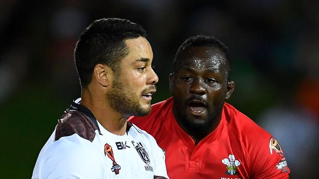 TOWNSVILLE, AUSTRALIA — NOVEMBER 05: Jarryd Hayne of Fiji passes the ball during the 2017 Rugby League World Cup match between Fiji and Wales at 1300 SMILES Stadium on November 5, 2017 in Townsville, Australia. (Photo by Ian Hitchcock/Getty Images)