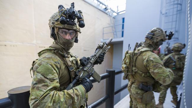 Australian Army soldiers from 2nd Commando Regiment conduct a clearance during counter-terrorism training at the Special Forces Training Facility at Holsworthy Barracks, New South Wales. *** Local Caption *** Australian Army soldiers from 2nd Commando Regiment conducted counter-terrorism training in Sydney, Melbourne and Hobart in May 2019.   The training was part of the Mars series of exercises used by the 2nd Commando Regimentâ€™s online hostage recovery/counter-terrorism company to build capacity in its role as Tactical Assault Groupâ€”East (TAGâ€“E). TAGâ€“E is the Australian Defence Forceâ€™s â€˜in extremisâ€™ online counter-terrorist force, which is designed to respond to a terrorist incident or to support state/territory police.   The commandos successfully assaulted a Sydney ferry in Middle Harbour during one of the counter-terrorism training scenarios. Other training activities involved conducting clearances on high-rise buildings, sporting arenas, ships, aircraft and other types of transport. TAGâ€“E is drawn from 2nd Commando Regiment and supplemented with Royal Australian Navy clearance divers and Special Operations Engineer Regiment combat engineers.   2nd Commando Regiment is part of the Australian Armyâ€™s Special Operations Command, which provides the Australian Government and Army with special forces capabilities in support of the national interest.