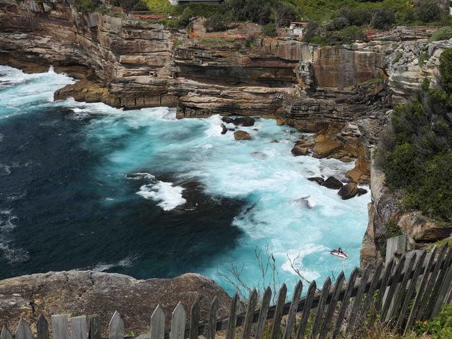 Police working to retrieve a body found at the base of cliffs at Diamond Bay, Vaucluse on Friday. Picture: Max Mason-Hubers