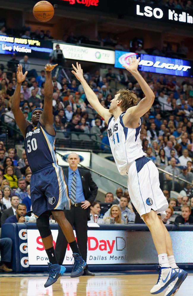 Zach Randolph of the Grizzlies shoots over the top of Dirk Nowitzki of the Mavericks.