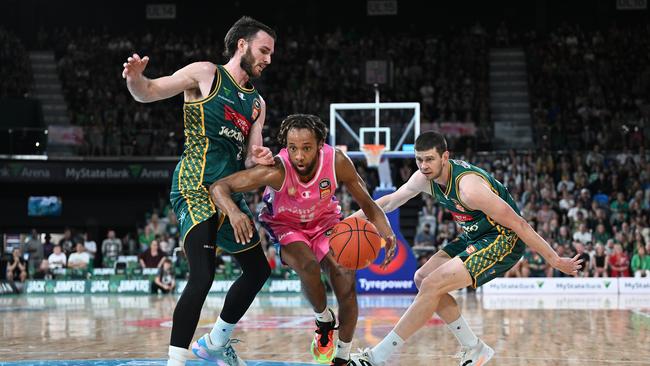 HOBART, AUSTRALIA – JANUARY 01: Parker Jackson-Cartwright of the Breakers drives to the basket during the round 13 NBL match between Tasmania Jackjumpers and New Zealand Breakers at MyState Bank Arena, on January 01, 2024, in Hobart, Australia. (Photo by Steve Bell/Getty Images)