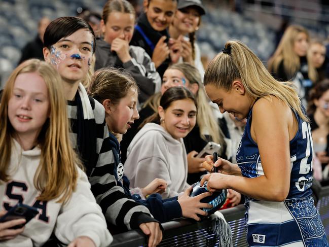 GEELONG, AUSTRALIA - NOVEMBER 01: Claudia Gunjaca of the Cats is seen with fans during the 2024 AFLW Round 10 match between the Geelong Cats and Kuwarna (Adelaide Crows) at GMHBA Stadium on November 01, 2024 in Geelong, Australia. (Photo by Dylan Burns/AFL Photos via Getty Images)