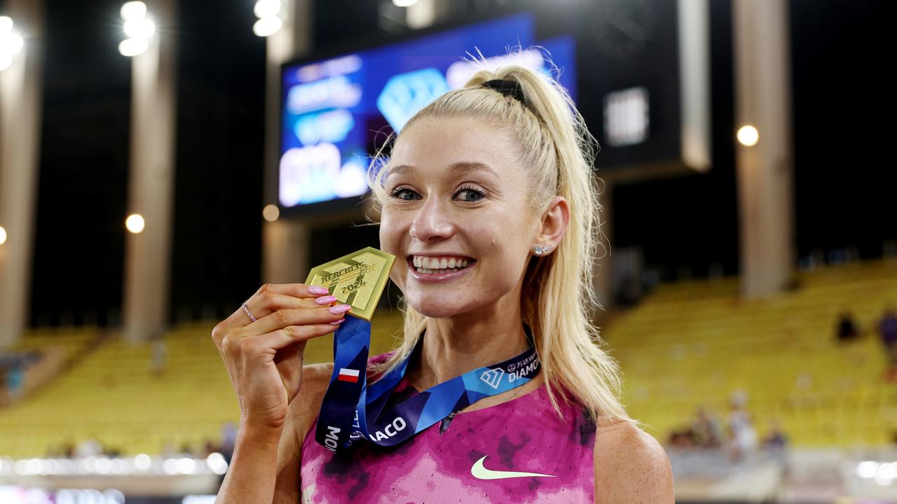 Jessica Hull of Australia poses for a photo with her gold medal.