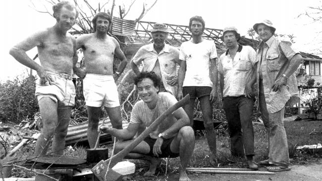 L-R: Bruce Howard (Herald photographer), Richard Gill (Herald reporter), Lloyd Brown (Sun photographer), Ron Holdsworth (Sun reporter), Alistair Smith, and Ron Connelly (Radio 3DB), with the Herald’s Darwin man Kim Lockwood in front. Picture: File