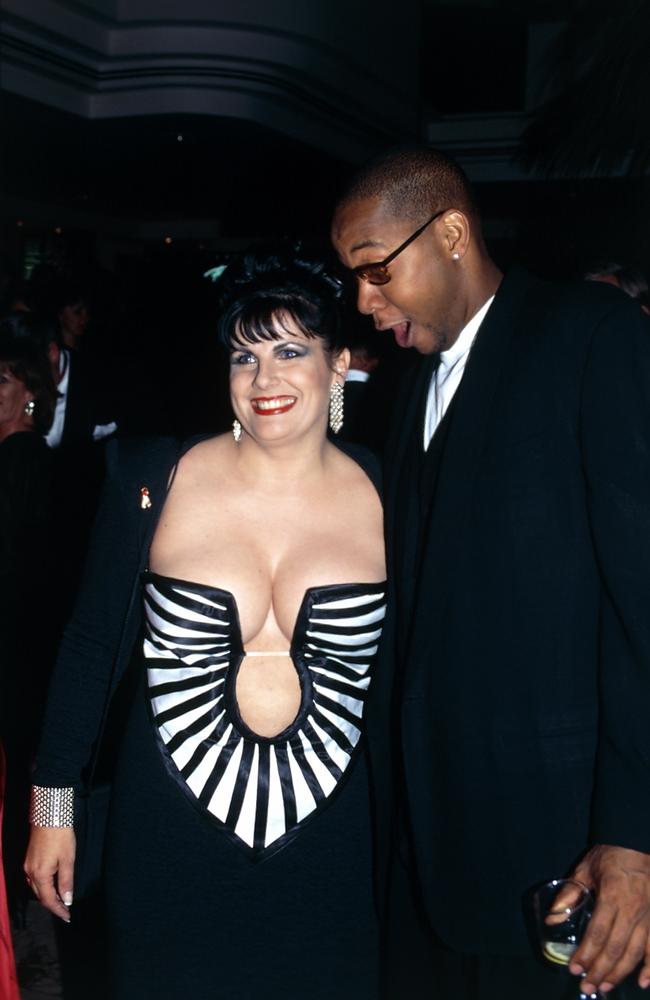 Susie Elelman sported the most infamous Logies red carpet outfit of all time in 1995. Fellow guest Mark Curry looked both shocked and awed.