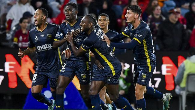 The Mariners celebrate duiring their win ove Aedeaide United.Picture: Mark Brake/Getty Images