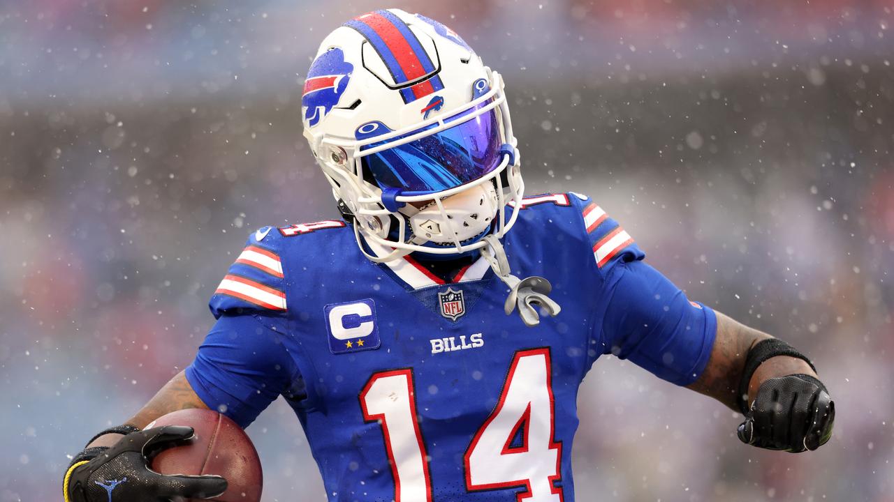 NFL 2022/23: Buffalo Bills wide receiver Stefon Diggs gets into heated  sideline exchange with quarterback Josh Allen, storms out of locker room  after home AFC Divisional Playoff loss to Cincinnati Bengals, playoff